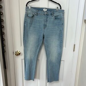 Candace Cameron Bure Blue Ankle Cropped Jeans with Classic Denim Style